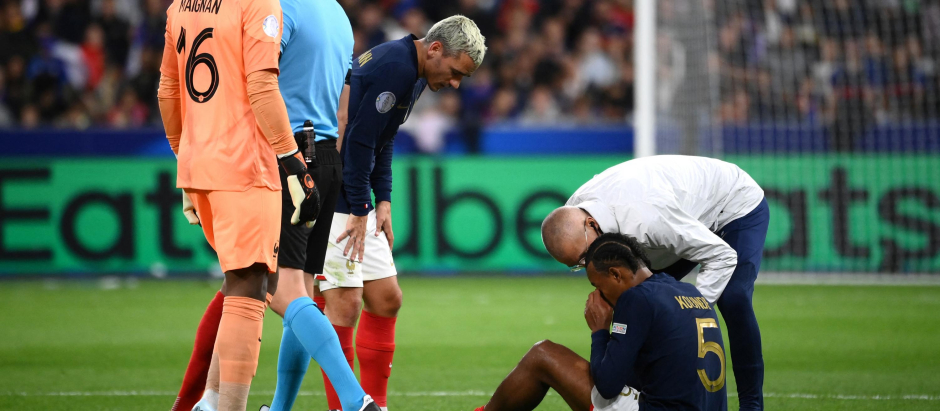 Koundé, jugador del Barcelona, se lesionó con Francia