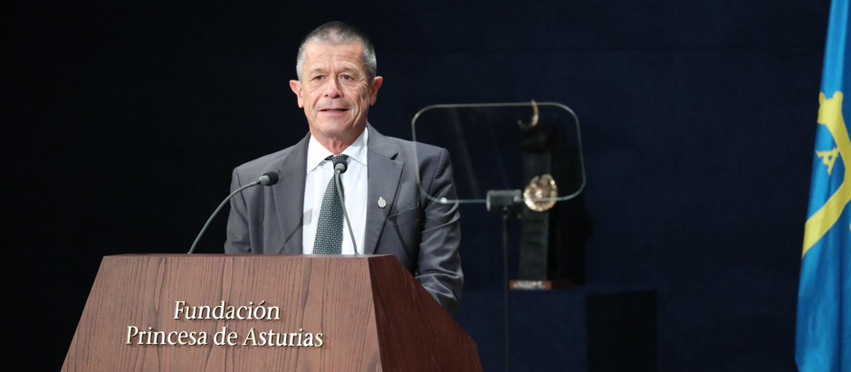 Emmanuel Carrère durante su discurso en los Premios Príncipe de Asturias 2021
