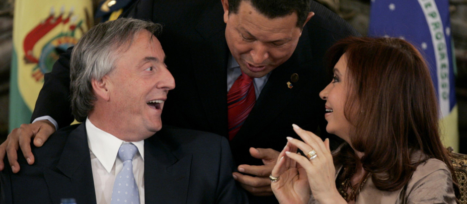 Los expresidentes Néstor Kirchner, Hugo Chávez y Cristina Fernández de Kirchner (2007)