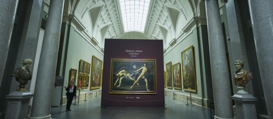 Vista del cuadro "Hipómenes y Atalanta" (c), una de las obras más célebres de Guido Reni, durante la presentación de la obra tras su reciente restauración