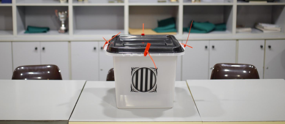 Las urnas de plástico y opacas del referéndum ilegal del 1-O, un símbolo de la falta de garantías de una consulta fuera de la Constitución y del Estatuto