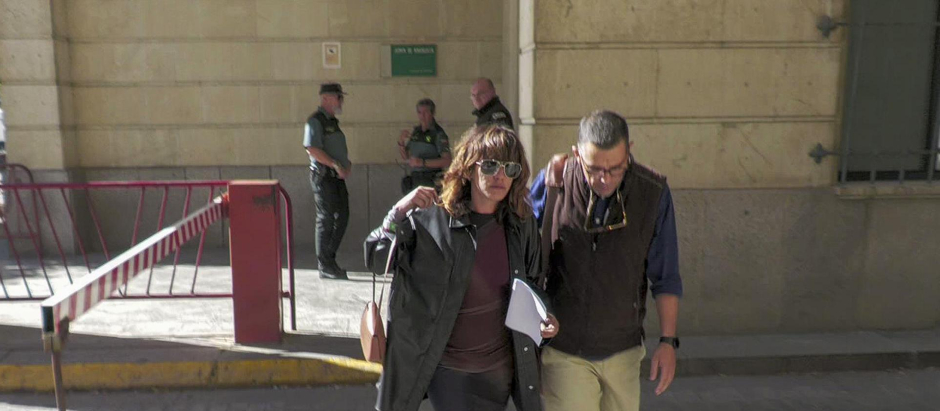 María León sale del juzgado de guardia en Sevilla tras el altercado con la policía local