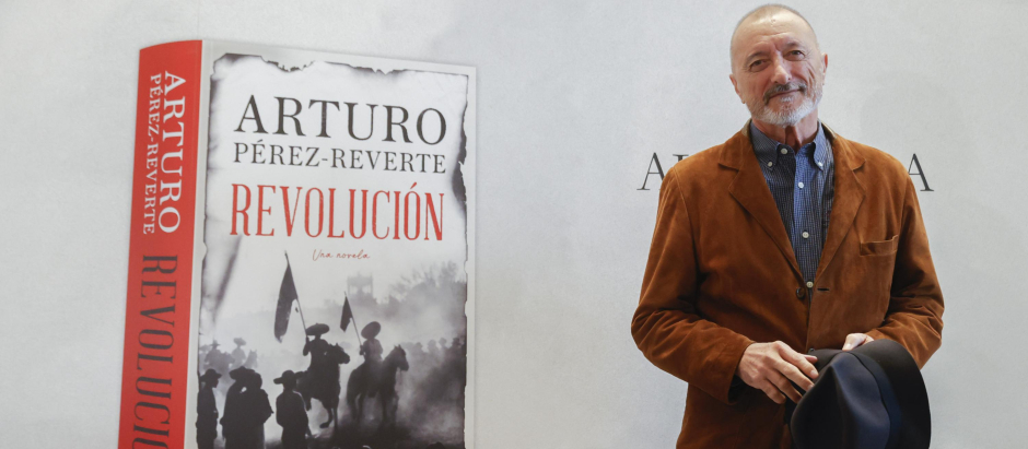 El escritor Arturo Pérez-Reverte en la presentación de "Revolución", su nueva novela, un relato de aventuras ambientado en México en tiempos de Emiliano Zapata y Francisco Villa