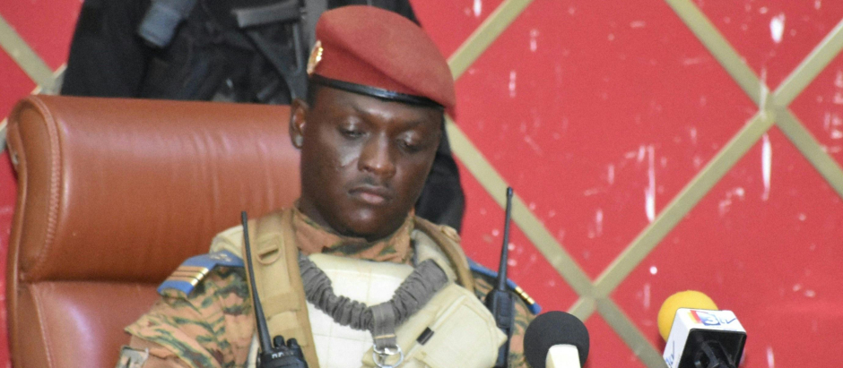 El nuevo líder autoproclamado de Burkina Faso, el capitán Ibrahim Traore