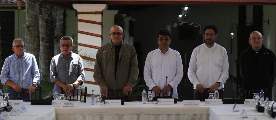 La delegaciones de la guerrilla del ELN y del Gobierno colombiano se reunieron en Caracas