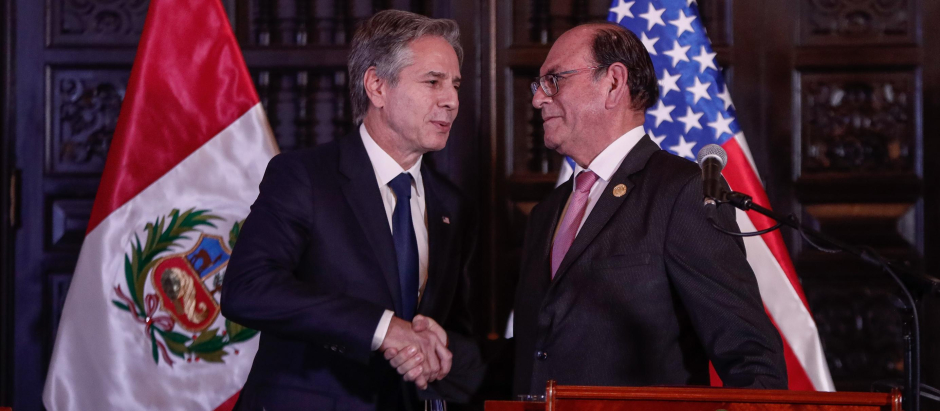 El ministro de Exteriores de Perú, César Landa, y el secretario de Estado de EE.UU, Antony Blinken