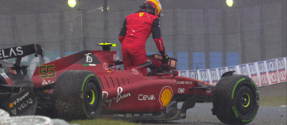 Carlos Sainz ha sufrido un accidente al inicio del Gran Premio de Japón