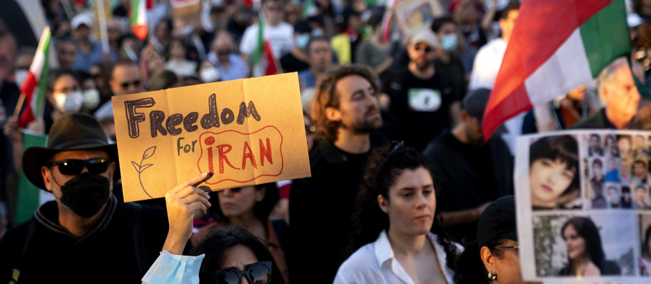 Protestas en favor de la libertad y cambio de régimen en Irán