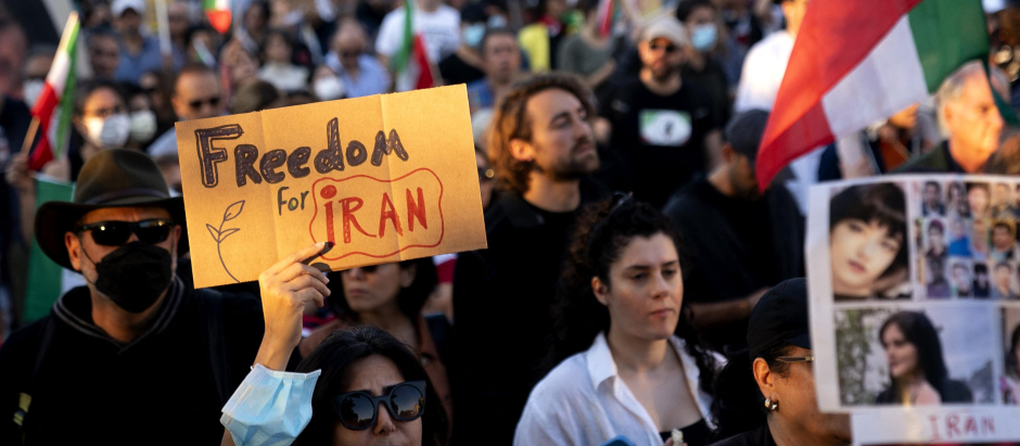 Protestas en favor de la libertad y cambio de régimen en Irán