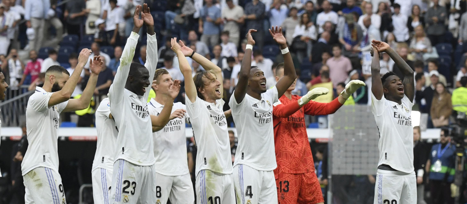 Los jugadores del Real Madrid celebraron con su afición la victoria en El Clásico