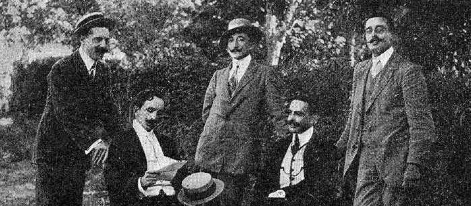 Eduardo Sánchez Miño, Vicente Díaz González, Wenceslao Fernández Flórez, Joaquín Arias de Miranda y José Fitor Cabot (1909)