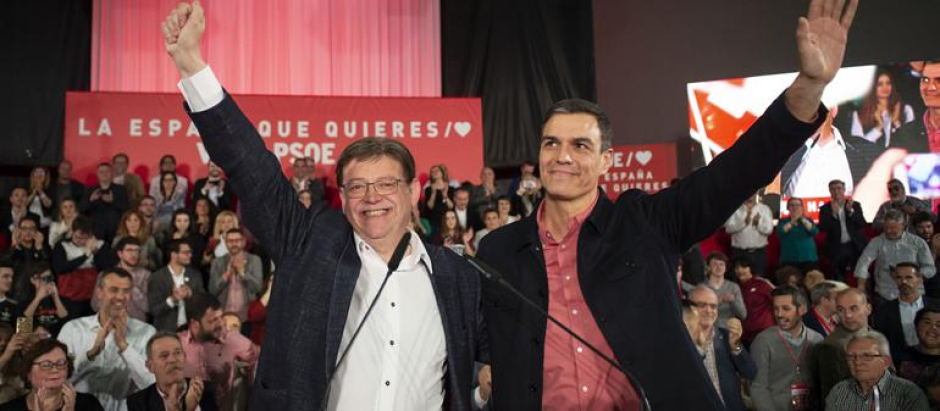 El presidente del Gobierno, Pedro Sánchez, y el de la Comunidad Valenciana, Ximo Puig, juntos en un mitin del PSPV-PSOE.