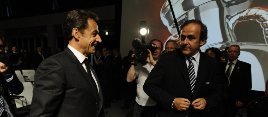 Sarkozy y Platini, en 2010, cuando se produjo esta comida decisiva para dar a Qatar el Mundial