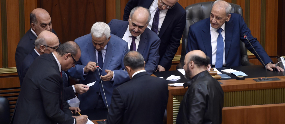 Diputados libaneses en el Parlamento del Libano