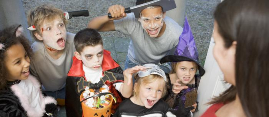 Niños disfrazados en Halloween