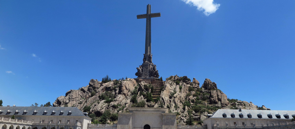A 155 metres high and 44 metres wide concrete cross stands on the top of the Risco de la Nava behind the Benedictine abbey in the Valle de los Caidos (Valley of the Fallen). 
05 July 2018, Spain, El Escorial: