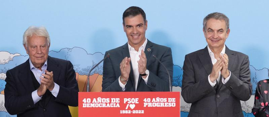 Pedro Sánchez, acompañado de Felipe González y José Luis Rodríguez Zapatero, inaugura la exposición '40 años de democracia, 40 años de progreso'