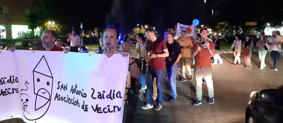 Vecinos del barrio de San Antonio-Zaidía, en Valencia, se manifiestan contra la gestión del alcalde, Joan Ribó.