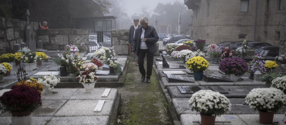 Ante la crisis económica, miles de polacos están traspasando el alquiler de las tumbas de sus familiares