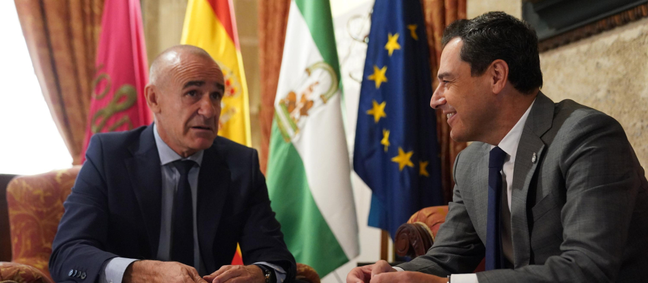 El alcalde de Sevilla, Antonio Muñoz, y el presidente de la Junta de Andalucía, Juanma Moreno, en su última reunión