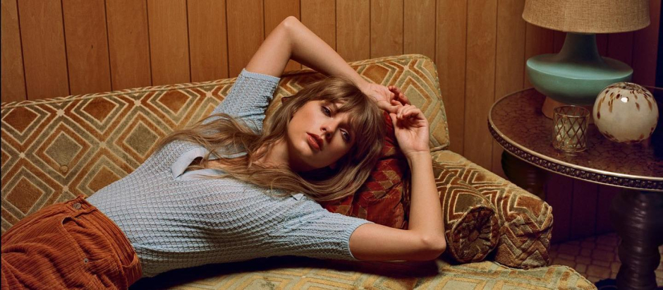 Taylor Swift en una de las imágenes promocionales de su álbum 'Midnights'