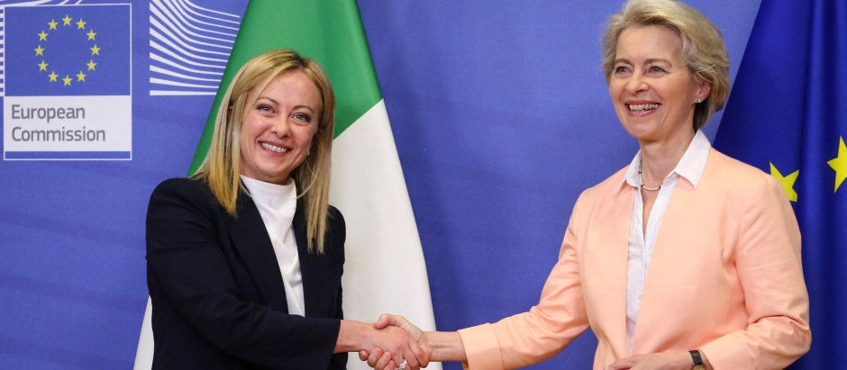 La primer ministra de Italia Giorgia Meloni junto con Ursula von der Leyen en Bruselas