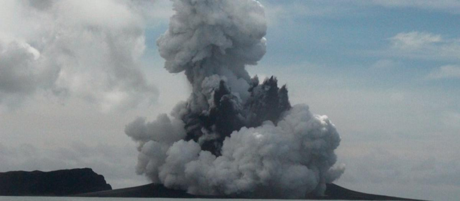 Erupción del volcán submarino Hunga Tonga-Hunga Ha'apai, en Tonga

La violenta erupción del volcán submarino Hunga-Tonga-Hunga-Ha'apai este sábado ha provocado la alerta en todo el Pacífico por un posible tsunami que finalmente no ha tenido consecuencias graves, pero ha dejado el pequeño reino insular de Tonga cubierto de una densa capa de ceniza, con la aparencia de un "paisaje lunar".

POLITICA OCEANÍA
NEW ZEALAND HIGH COMMISSION / ZUMA PRESS / CONTACT