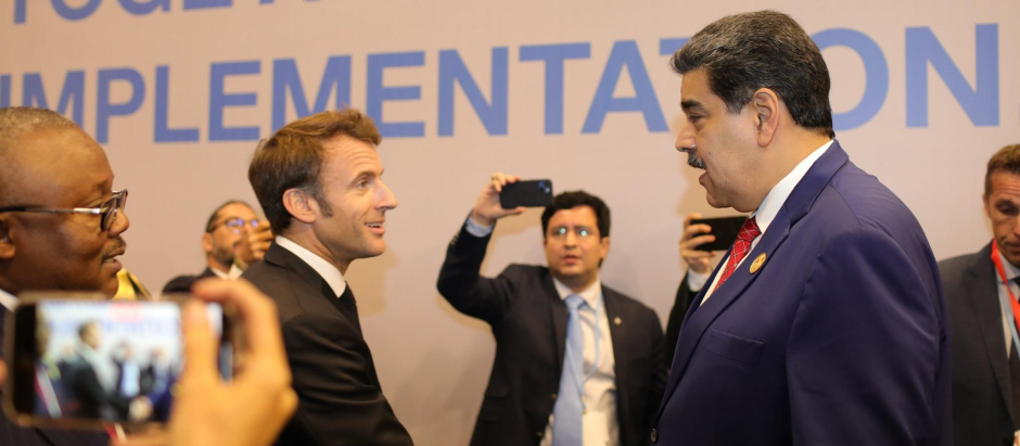 El presidente francés Emmanuel Macron y Nicolás Maduro en Egipto