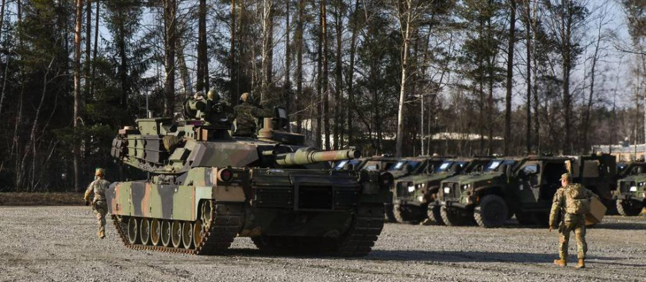 tanques Abrams de las existencias preposicionadas en el área de entrenamiento de Grafenwoehr, Alemania_Austin Riel