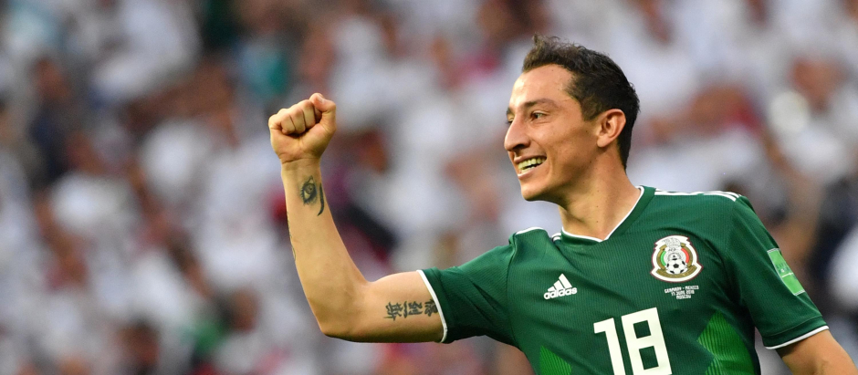 (FILES) In this file photo taken on June 17, 2018, Mexico's midfielder Andres Guardado celebrates their 1-0 victory at the end of the Russia 2018 World Cup Group F football match between Germany and Mexico at the Luzhniki Stadium in Moscow. - With veterans Guillermo Ochoa, goalkeeper of Mexico's America, and Andres Guardado, midfielder of Spain's Real Betis, as leaders, Argentine coach Gerardo Martino presented this Monday November 14, 2022, the roster of 26 Mexican national team players for the Qatar 2022 World Cup. (Photo by Yuri CORTEZ / AFP) / RESTRICTED TO EDITORIAL USE - NO MOBILE PUSH ALERTS/DOWNLOADS