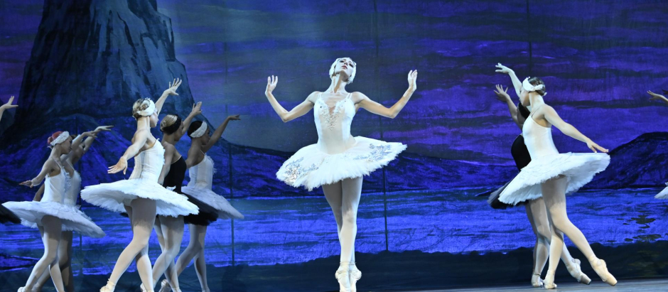 Una bailarina durante la representación de El lago de los cisnes en Madrid.