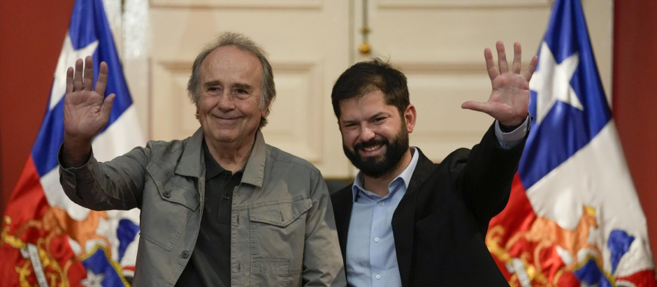 Joan Manuel Serrat y el presidente chileno, Gabriel Boric, el pasado 14 de noviembre