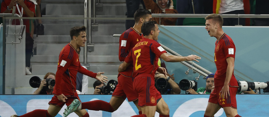 España celebra el primer gol ante Costa Rica