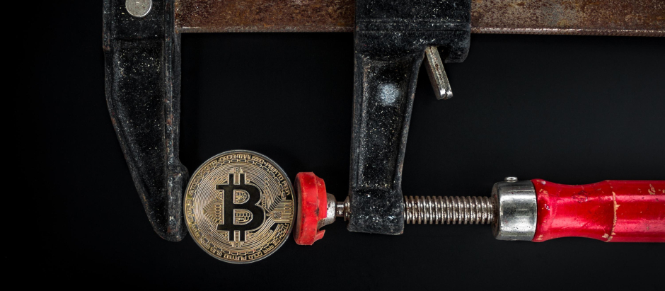 El bitcoin ha perdido más de un 60 % en el último año