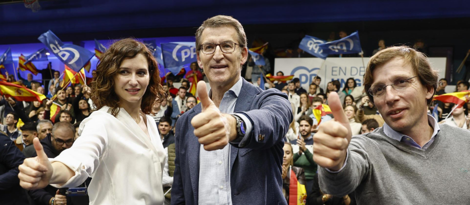 El líder del PP, Alberto Núñez Feijóo, ha estado acompañado de la presidenta de Madrid y del alcalde de la capital de España.
