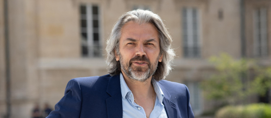 Aymeric Caron, diputado de Francia Insumisa, llegando a la Asamblea Nacional en París