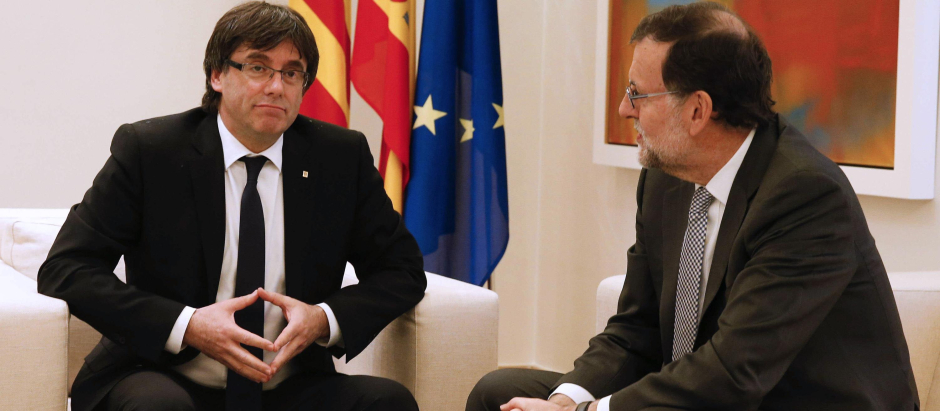 Carles Puigdemont y Mariano Rajoy, en un reunión en Moncloa en 2016