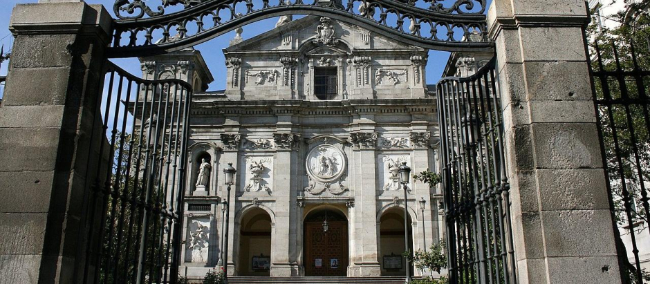 Santa Bárbara, iglesia madrileña situada en la calle de Santa Bárbara de Braganza