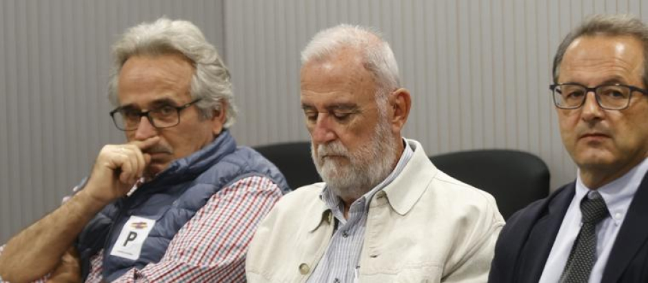 De izquierda a derecha, Antonio Miguel Ruiz Carmona, Antonio Rodrigo Torrijos y Joaquín Peña, en el banquillo de la Audiencia Nacional