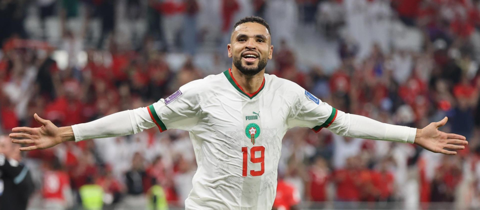 Doha (Qatar), 01/12/2022.- Youssef En-Nesyri of Morocco celebrates after scoring the team's second goal during the FIFA World Cup 2022 group F soccer match between Canada and Morocco at Al Thumama Stadium in Doha, Qatar, 01 December 2022. (Mundial de Fútbol, Marruecos, Catar) EFE/EPA/Mohamed Messara
