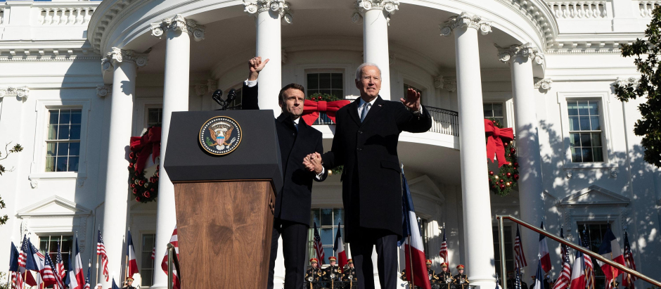 El presidente estadounidense Joe Biden (D) y el presidente francés Emmanuel Macron en la Casa Blanca