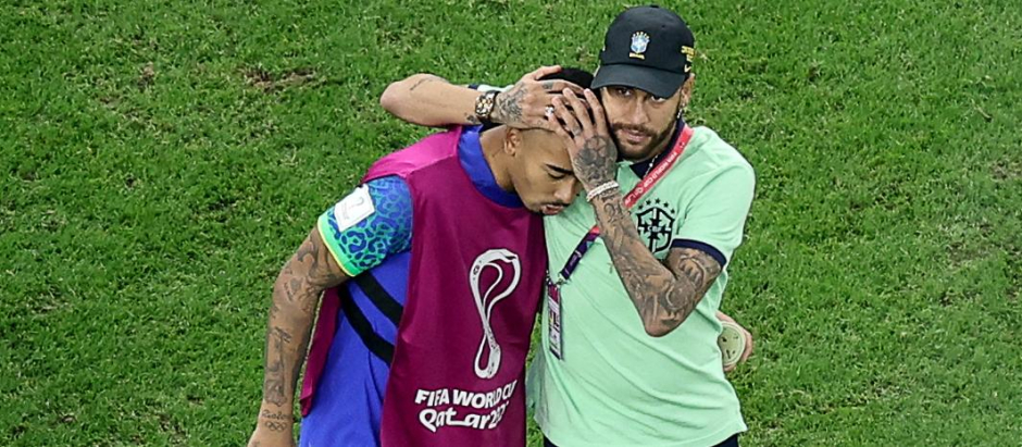 Neymar consuela a Gabriel Jesús, que se pierde lo que queda de Mundial