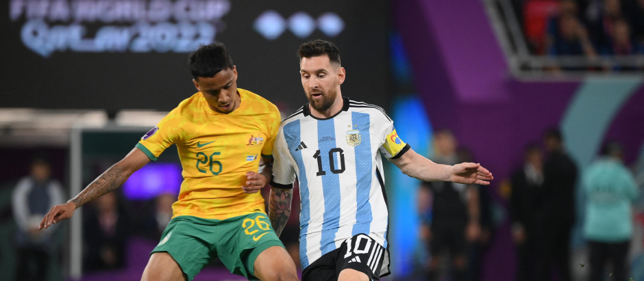 Leo Messi en el duelo entre Argentina y Australia de octavos del Mundial