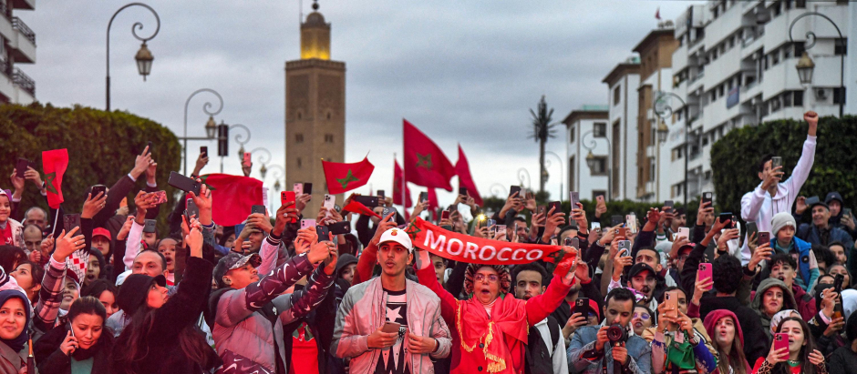 Cientos de seguidores de Marruecos han celebrado en varias partes el éxito de su selección en el Mundial