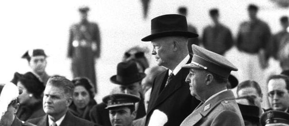 La visita del presidente estadounidense Dwight Eisenhower a España en 1959 es considerada el símbolo del fin del aislamiento internacional de la Dictadura franquista