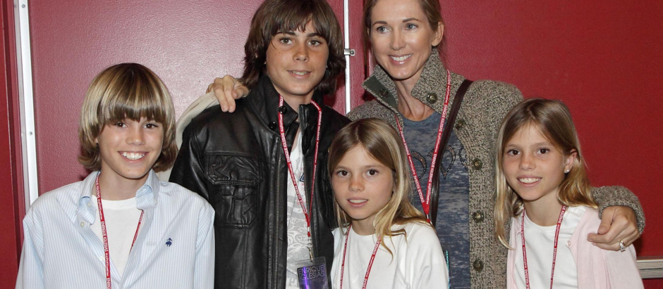 Miranda Rijnsburger with sons Rodrigo and Miguel and twin daughters Victoria and Cristina Iglesias attend 'Eurphoria Tour'  
02/10/11