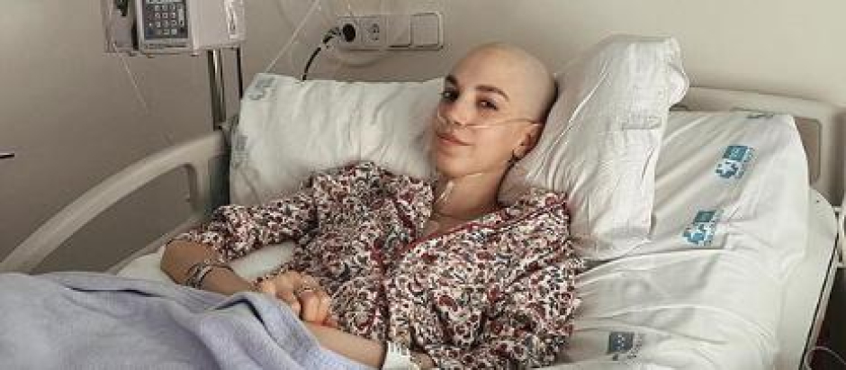 Elena Huelva, en una foto reciente en el hospital