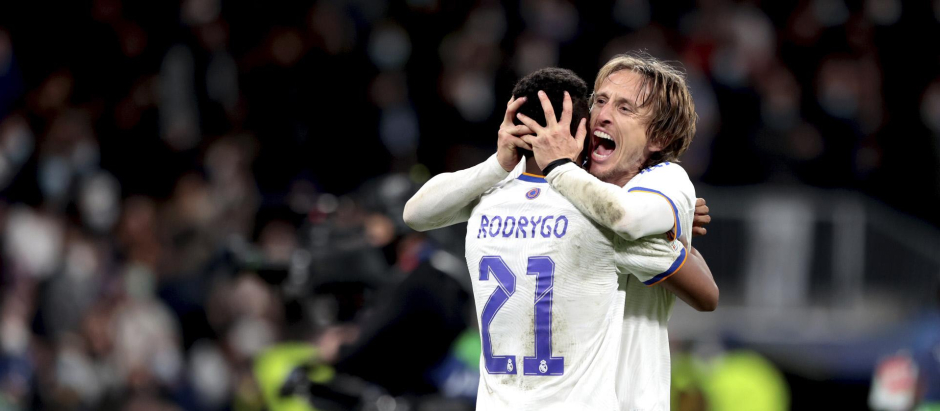 Madrid Spain; 09.03,2022.- Real Madrid vs. Paris Saint-Germain in the Champions League football match in the round of 16 held at the Santiago Bernabeu stadium in Madrid. Real Madrid player Luka Modric and Rodrygo celebrate their victory
