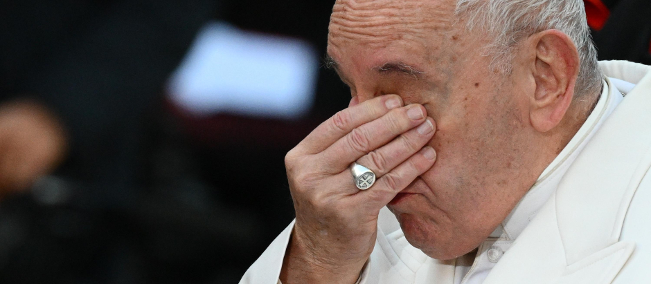 El Papa Francisco se emociona después de recitar una oración en nombre del pueblo ucraniano