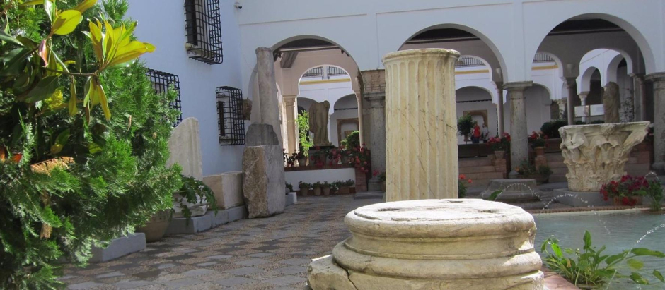 Patio de entrada al Palacio de Jerónimo Páez, sede del Museo Arqueologico de Córdoba
